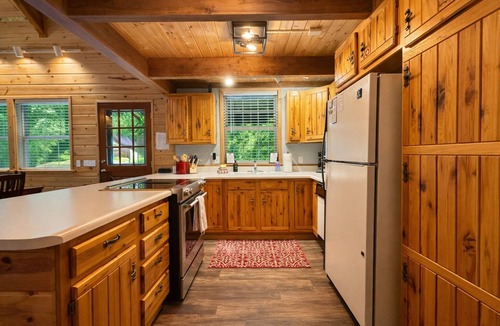 Leavenworth Cabin | Close to Lake/Golf | Hot Tub | ROKU | Firepit