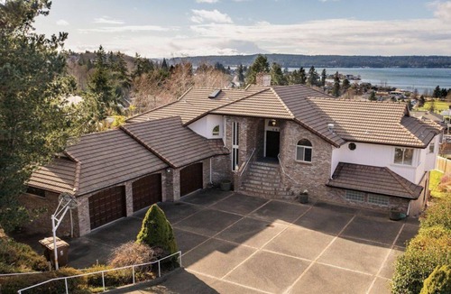 West End Apartment | Close to Mount Rainer, JBLM, Tacoma Dome, trails, etc. beautiful sunsets, pool