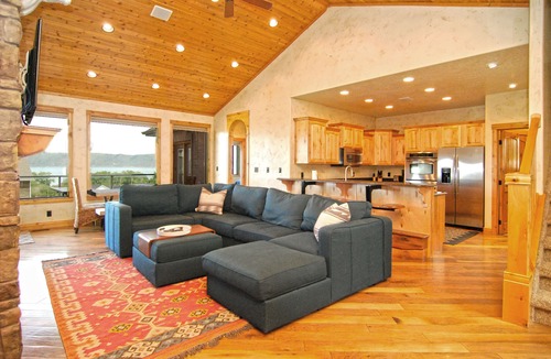 Garden City House | Close to Shakes with Amazing Views of the Lake!