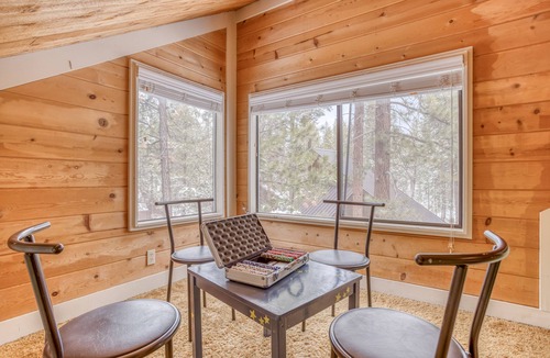 Overlook Park House | Close to SHARC with Hot Tub, SHARC Passes, Bikes