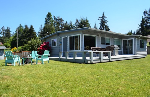 Clinton Cottage | Close to the beach and shops; fast wifi - as about flexible check in and outs!