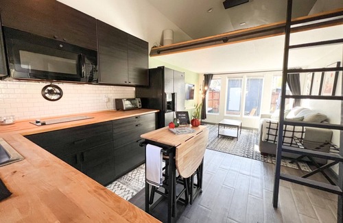 Republic House | Close to town Tiny Home with private back yard!