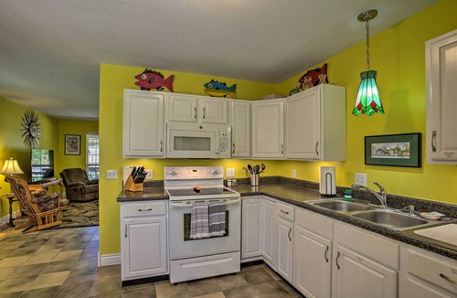Waveland Cottage | 'cloud 9 On The Coast' < 1 Mi to Beach!