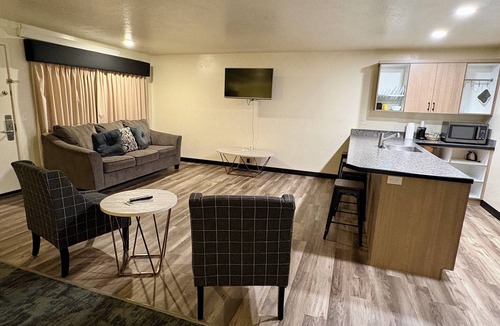 Montpelier Hotel | Clover Creek Inn