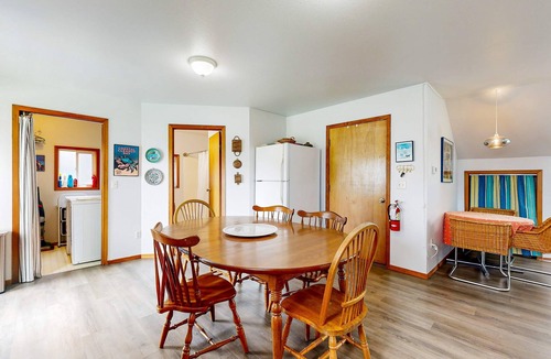 Newport House | Coastal, Dog-Friendly Home in Great Location - Six Blocks from Nye Beach