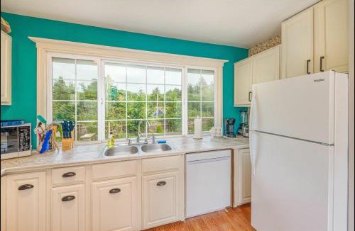 Grayland House | Coastal Family Home EV Charger Deck & Grill