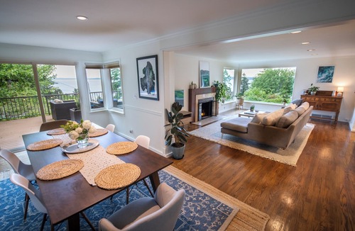 West Seattle House | Coastal Luxury Retreat w/Panoramic Ocean Views