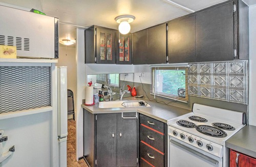Grayland Cottage | Coastal PNW Gem w/Hot Tub - Walk to Beach!