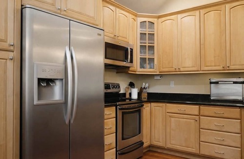 Coupeville House | Coastal Retreat Walk to Beach+Pool Access 2 King Beds