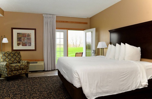 Denison Hotel | Cobblestone Inn & Suites - Denison Majestic Hills