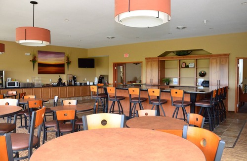 Newton Hotel | Cobblestone Inn & Suites - Newton