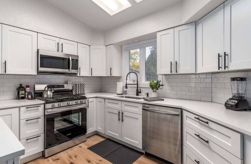 Graystone House | Coeur d'Alene Getaway I Quiet Neighborhood