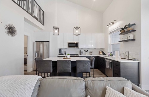 Coeur d'Alene House | Coeur d'Alene Townhome Modern New Downtown Shops Beach