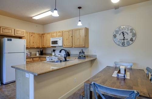 Coeur d'Alene Condo | Coeur d'Alene Vacation Rental: 4 Mi to Hayden Lake