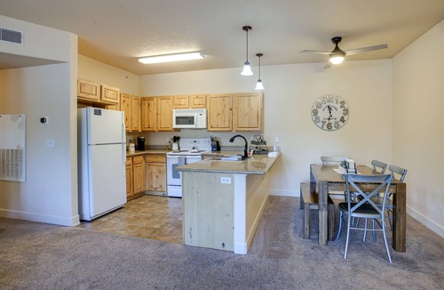 Coeur d'Alene Condo | Coeur d'Alene Vacation Rental: 4 Mi to Hayden Lake