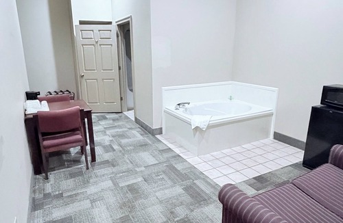 Collins Hotel | Collins Inn & Suites