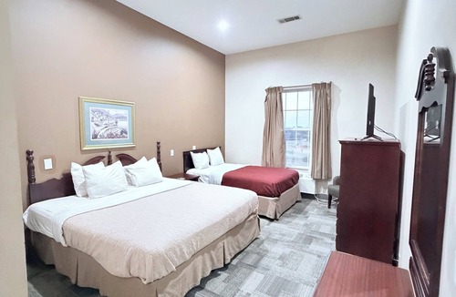 Collins Hotel | Collins Inn & Suites