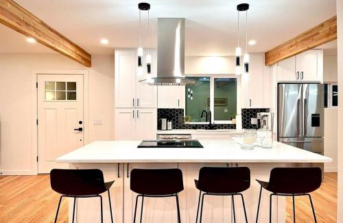 Marysville House | Colochas Home A Forest Haven