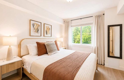 Downtown Seattle House | Colorful downtown condo, 2 bedrooms, king bed