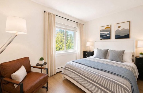 Downtown Seattle House | Colorful downtown condo, 2 bedrooms, king bed