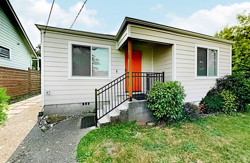 Mid-Beacon Hill House | Columbia City Cutie | Gourmet Kitchen, Central A/C & Yard | Walk to Dining