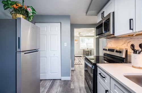 Kennedy King Apartment | Columbia Commons - Quiet, Safe, & Near Mass Ave!