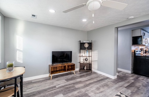 Kennedy King Apartment | Columbia Commons - Quiet, Safe, & Near Mass Ave!