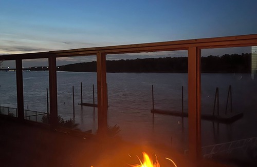 Argay Terrace House | Columbia river house