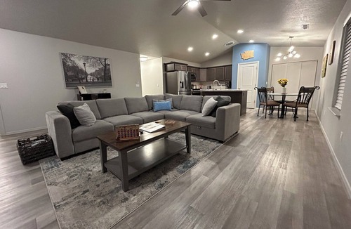 Tri-Cities House | Columbia River View near Toyota Center, Family-Friendly Home in Kennewick