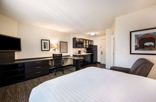 West Des Moines Hotel | Come Create Memories w/Fun-filled Adventures at this Paradise! w/Full Kitchen!