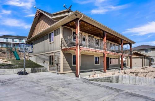 Harbor Village House | Comfort, Convenience, and Room for the Whole Crew