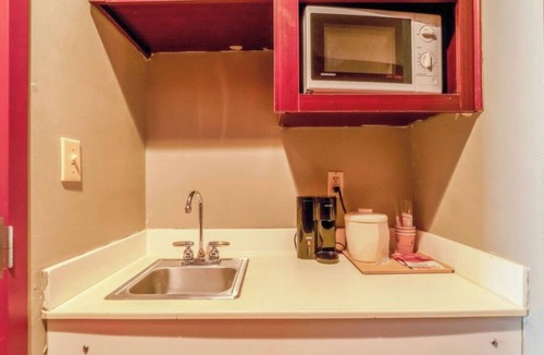 Jonesboro Hotel | Comfort & Convenience off I-555: Near ASU, Shopping & Craighead Forest | 3 Units