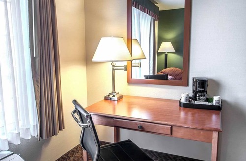 Salem Hotel | Comfort Inn & Suites Salem Northeast