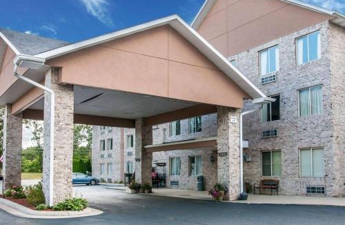 Whitehall Hotel | Comfort Inn Whitehall near Michigan's Adventure