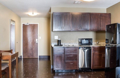 Minot Hotel | Comfort Suites Minot South