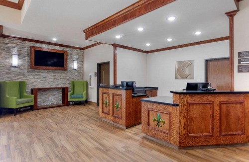 Claiborne Hotel | Comfort Suites West Monroe near Ike Hamilton Expo Center
