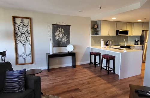 San Rafael Condo | Comfortable 1-bedroom condo in Uptown Denver district; pool & gym; free parking.