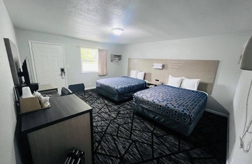 Oskaloosa Hotel | Comfortable 2-Room Stay – Ideal for Working Travelers, Free Parking Included