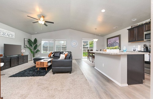 Nampa House | Comfortable 3 bed 2 bath home in Nampa - Sleeps 6