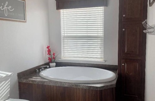 Green River House | Comfortable 3-bedroom family friendly home with WiFi, AC in Green River.