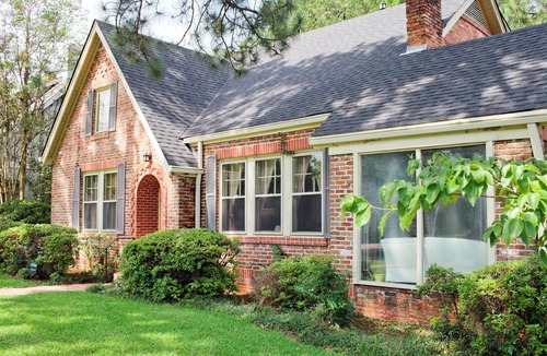 Montgomery House | Comfortable 3BR Stay | Near Riverwalk Stadium