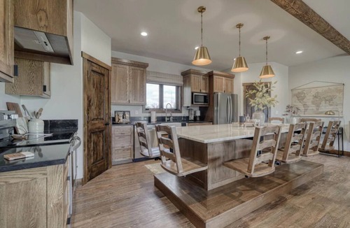 Ashton Cabin | Comfortable cabin rentals at the crossroads of Yellowstone and Jackson Hole