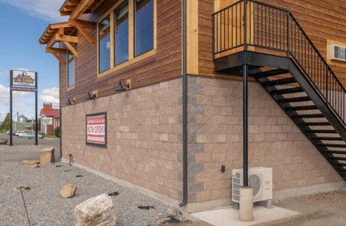 Ashton Cabin | Comfortable cabin rentals at the crossroads of Yellowstone and Jackson Hole