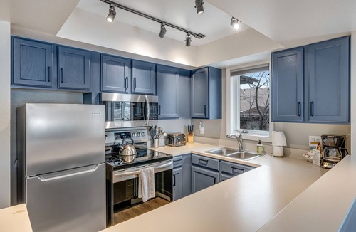 Jackson Condo | Comfortable condo with fireplace & washer/dryer - close to slopes