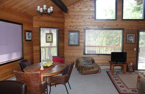 Coeur d'Alene Cabin | Comfortable cottage in Beauty Bay