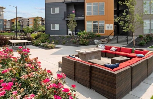 Greenacres Apartment | Comfortable Family Friendly & Pet Friendly - gamers paradise!