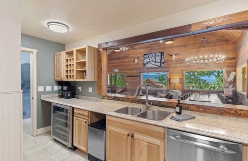 Clark Cabin | Comfortable private queen room in the True North Adventure Lodge. Includes a queen bed, private ensuite bathroom, and access to shared amenities like the kitchen, great room, and hot tub. Great for couples or solo travelers.
