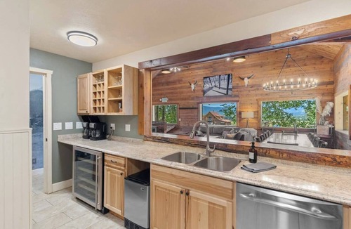 Clark Cabin | Comfortable private queen room in the True North Adventure Lodge. Includes a queen bed, private ensuite bathroom, and access to shared amenities like the kitchen, great room, and hot tub. Great for couples or solo travelers.