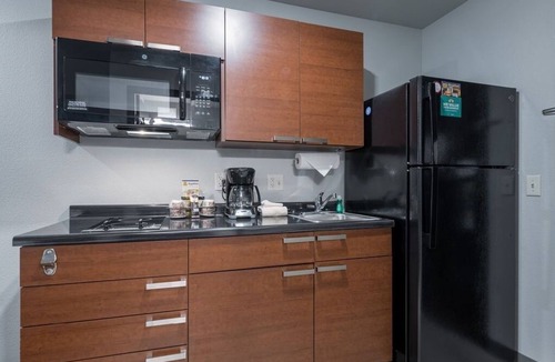 Grant Creek Hotel | Comfortable Room for Extended Stays Near Airport & Local Hotspots