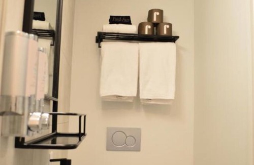 Silverthorne Hotel | Comfortable Room Perfect for Your Summit County Exploration! Pets Allowed!